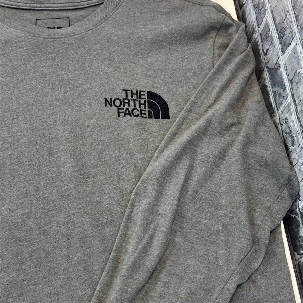 The North Face Men's Charcoal Long Sleeve Tee‎